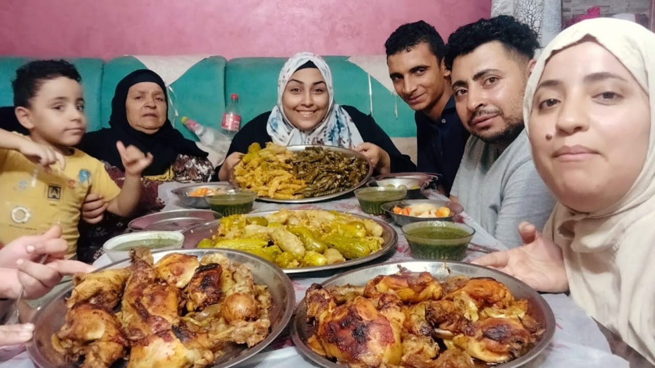 تحدي اكل اكبر سفره محاشي مشكله مع اكبر صنيتين فراخ مشويه شرفت جوزي قدام اهله 🤩
