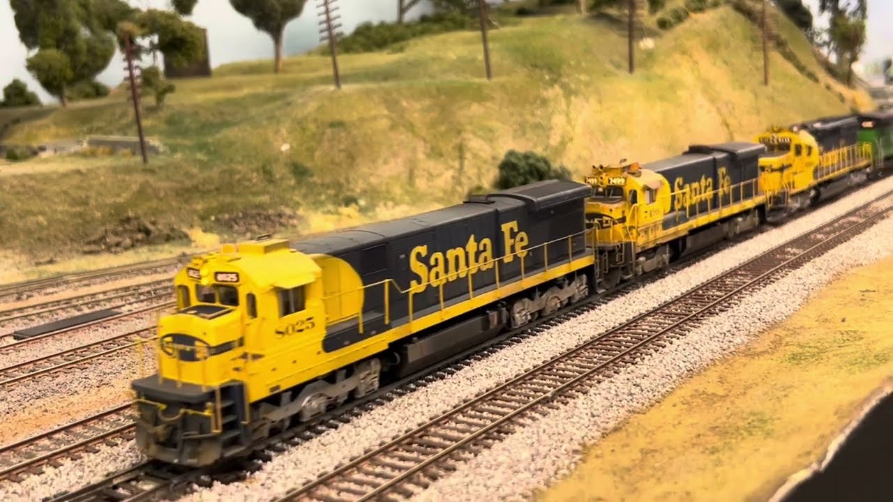 Santa Fe Mainline and local Freight featuring the new release BN GP39E by Scaletrains 
