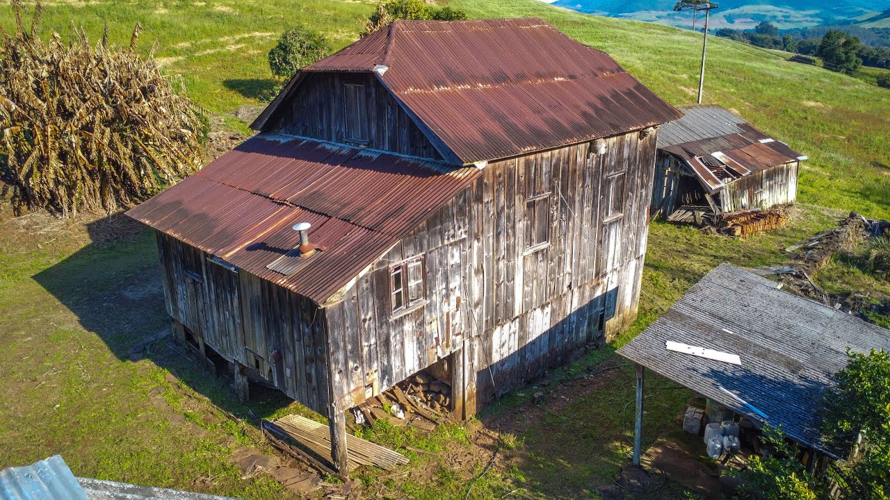 NO FIM DA ESTRADA UM GRANDE CASARÃO ABANDONADO COM MUITAS COISAS DENTRO!