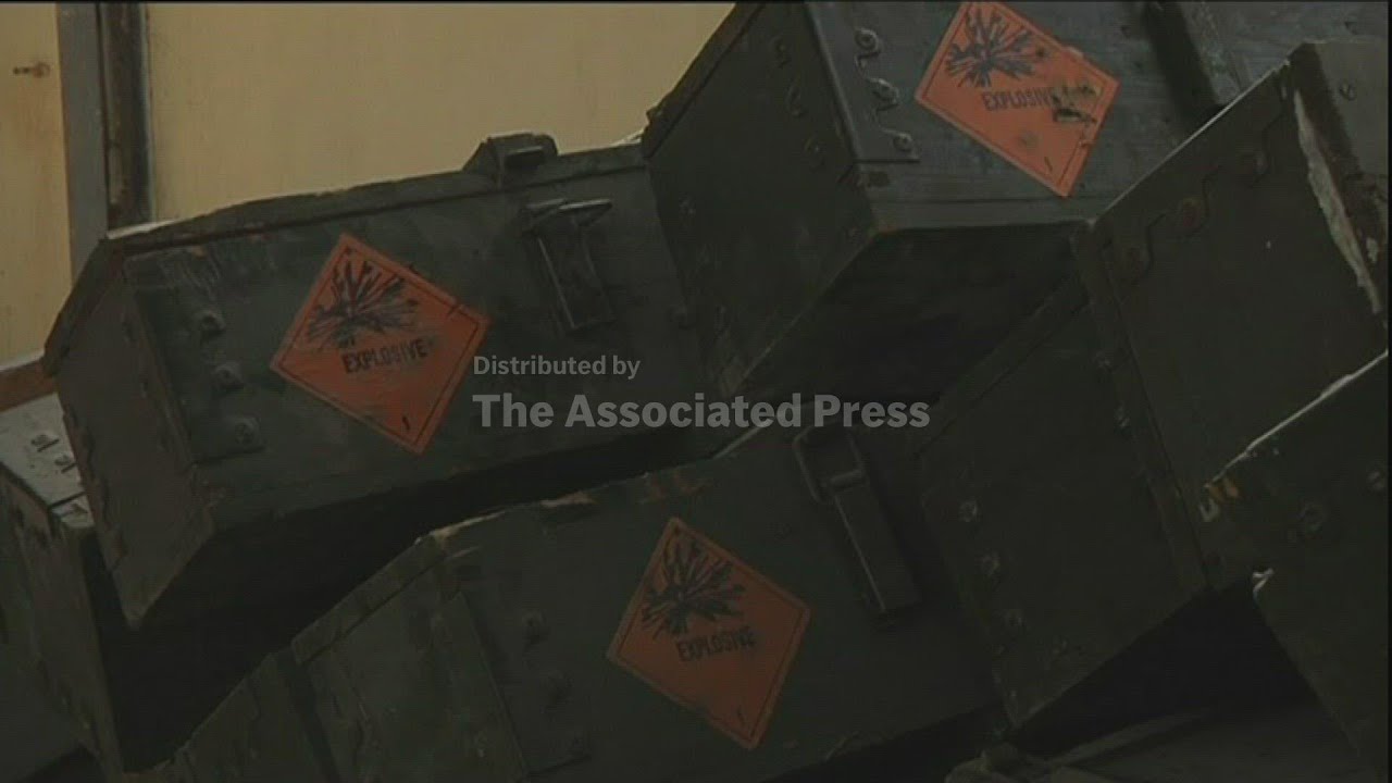 Rebels try to secure Gadhafi munitions depot