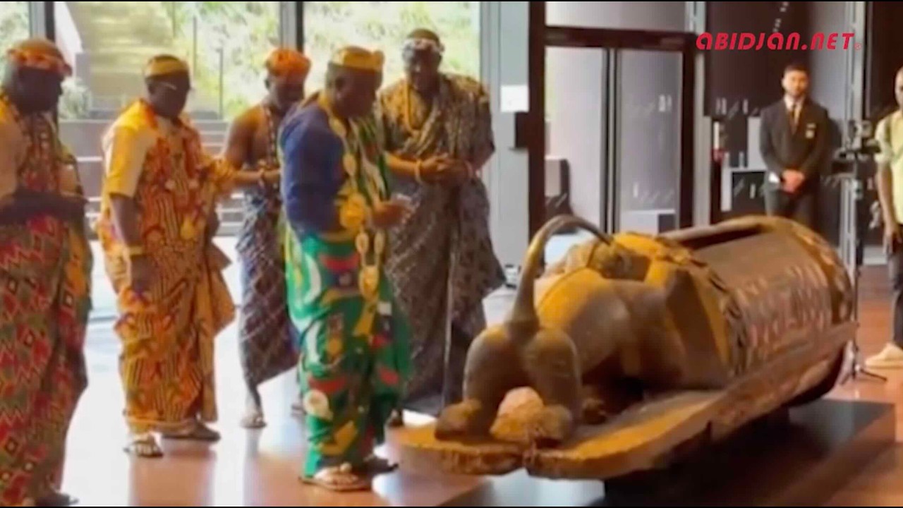 Retour du Djidji Ayökwè: Cérémonie de libation sacrée au Quai Branly.