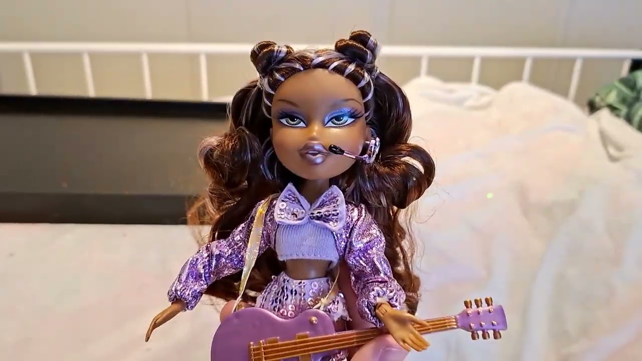Unboxing Bratz Pop Starz Yasmin and Sasha!