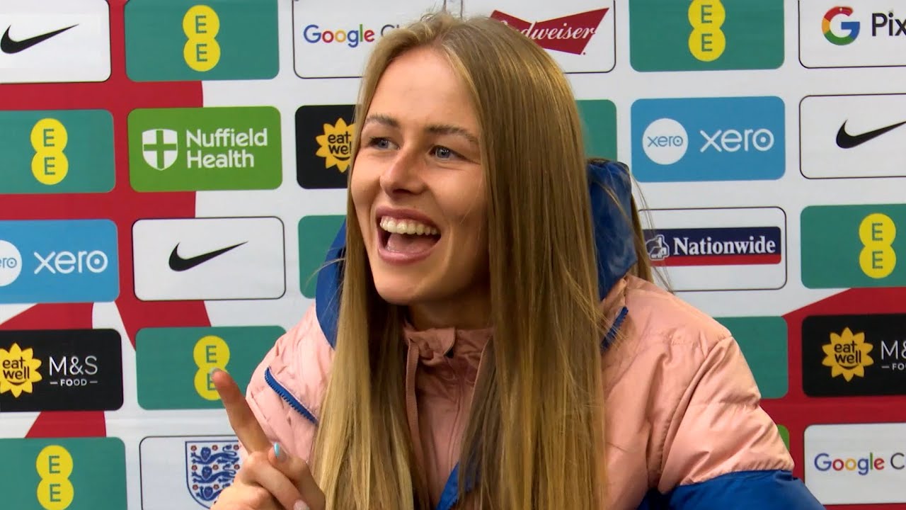 Ханна Хэмптон выступает перед женским чемпионатом мира | Англия