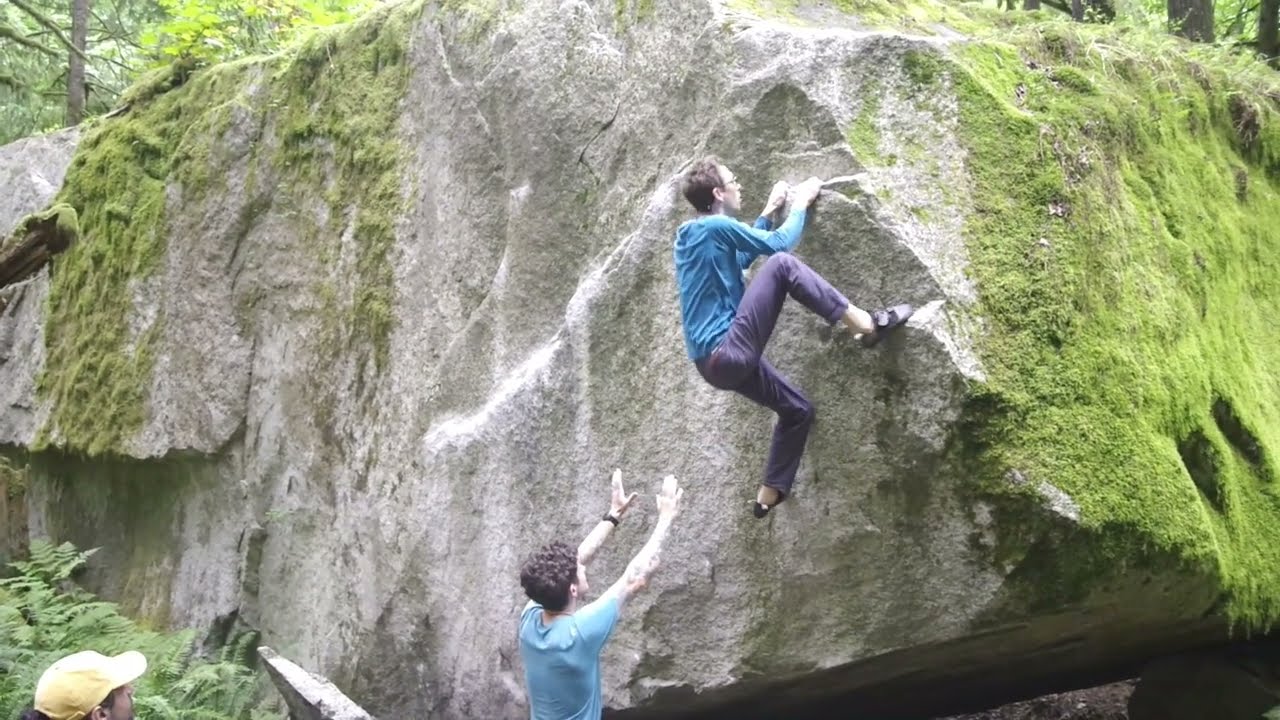 Squamish Bouldering: a Few Fun Climbs (V4-V5)