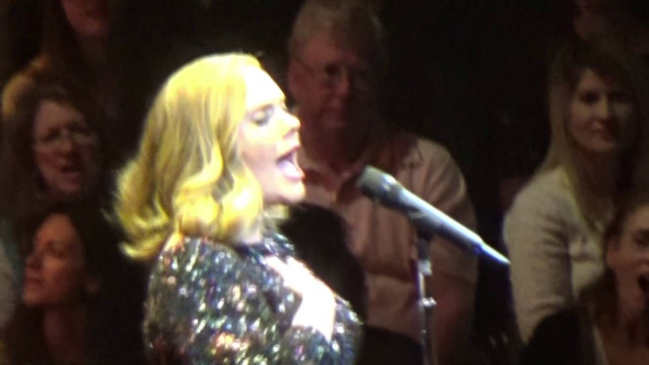 ADELE - Sweetest Devotion (Live in Barcelona, May 25, 2016)