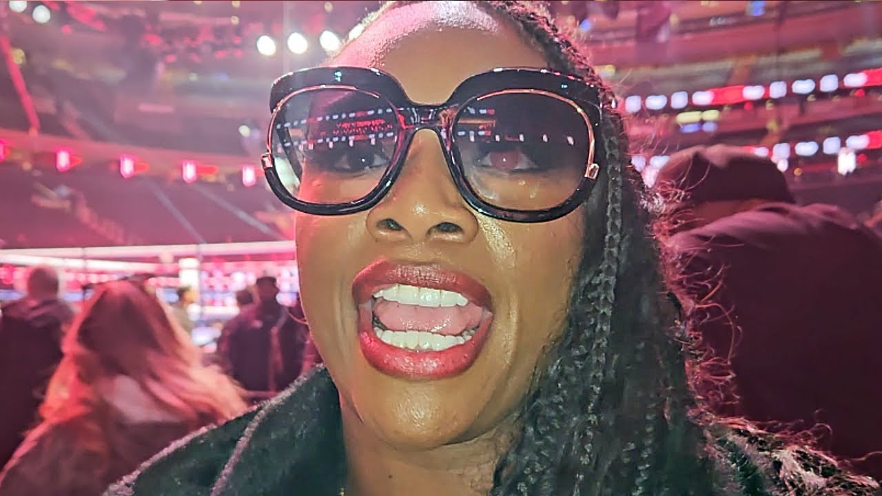 Claressa Shields REACTS to Shakur MASTERCLASS win vs Teofimo!