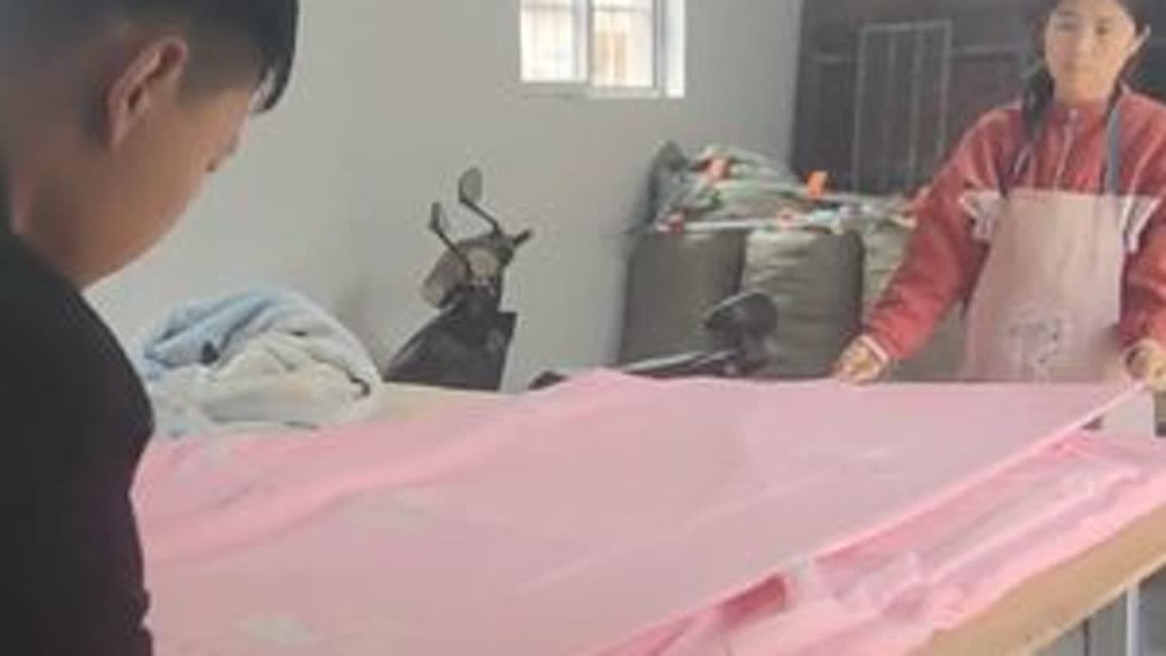 厚厚的毛毯被焕杰改成了薄薄的被子，冷热天气还可以换着盖，特别舒服。