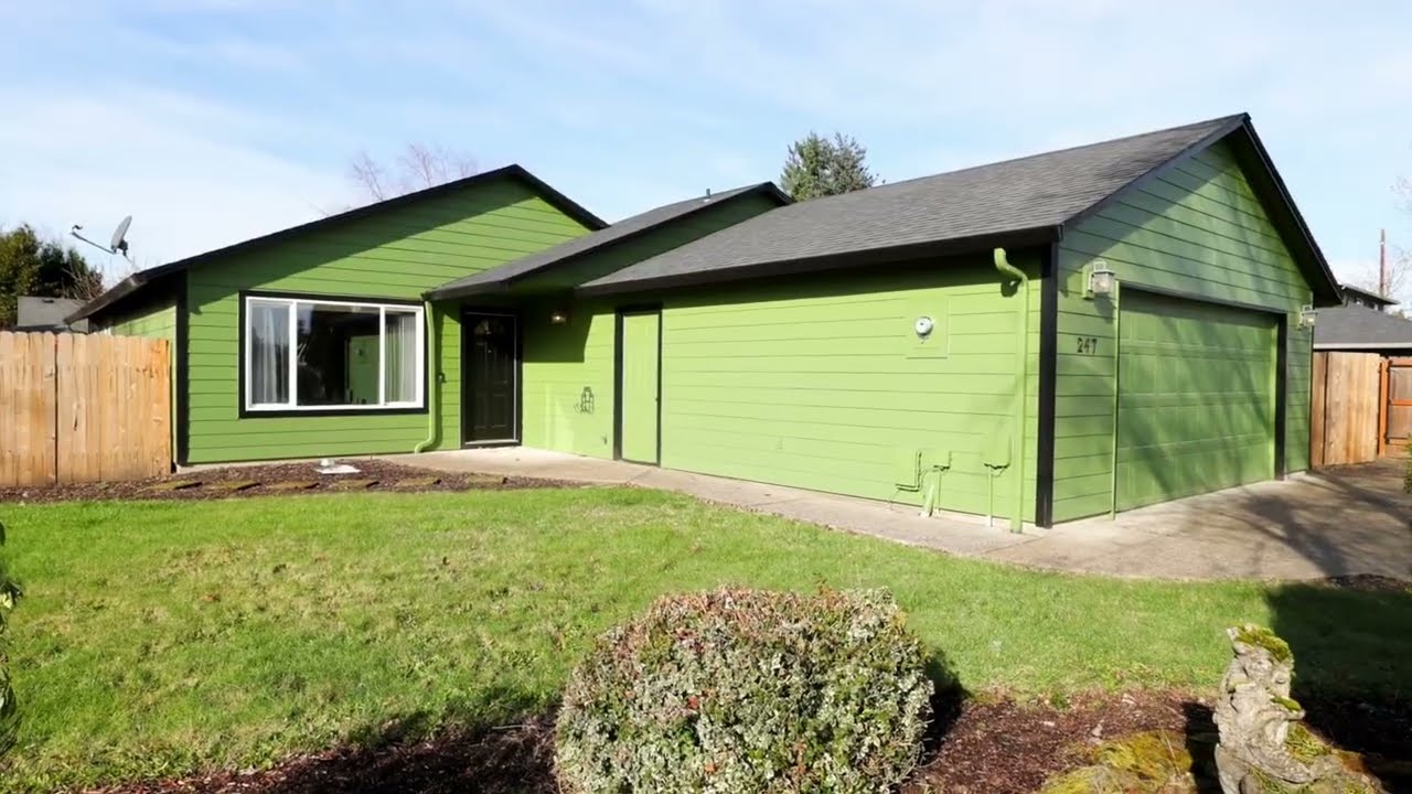 247 SW Manzanita St Presented by The Kelly Group Real Estate
