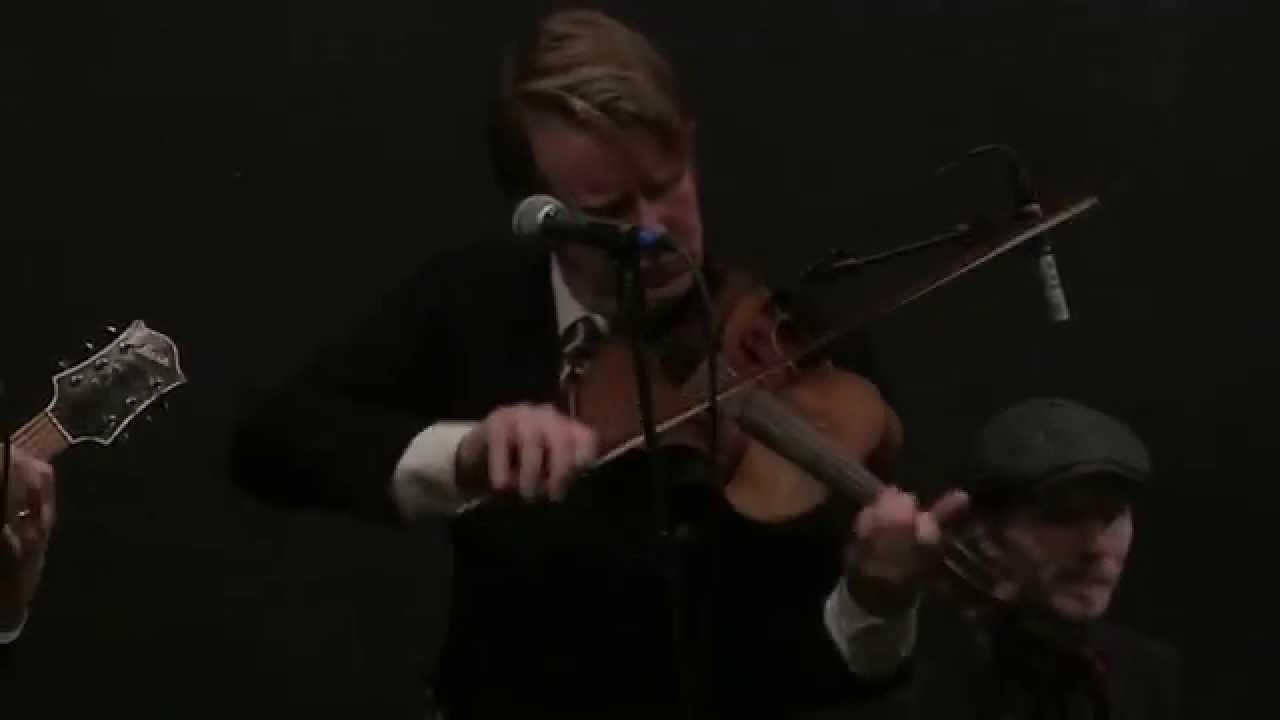 M&aring;nskensorkestern & Darya    Vain yht&auml; pyyd&auml;n