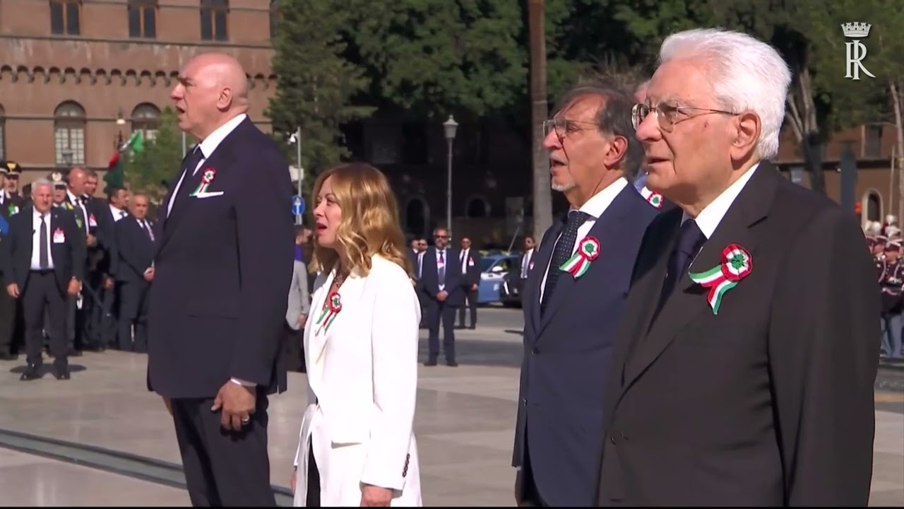 GIORGIA MELONI CANTA L'INNO DI MAMELI ALL'ALTARE DELLA PATRIA IN OCCASIONE DEL 2 GIUGNO