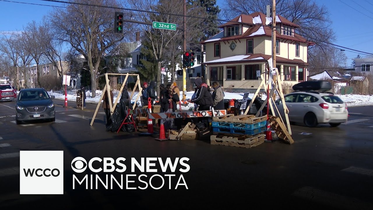 Minneapolis roadblock created as safety measure against ICE, residents say