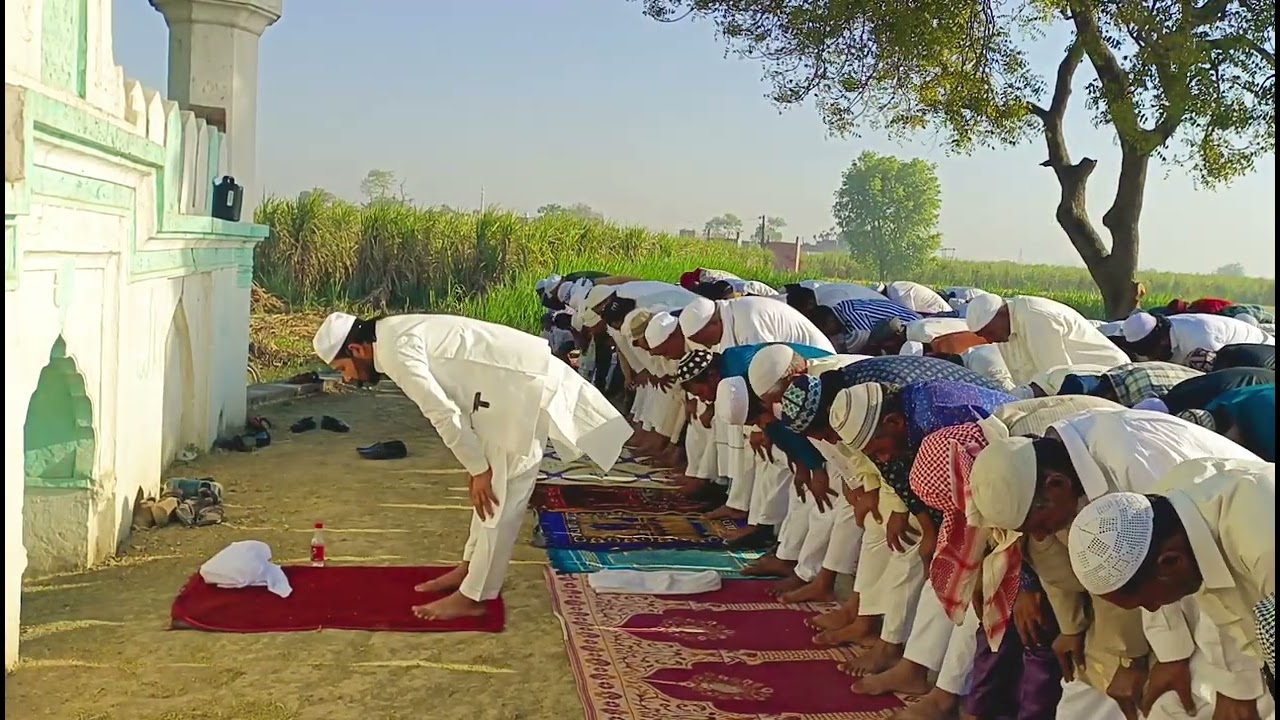 Hamare gaon ki Eid Eid ki namaz Ada karte hue