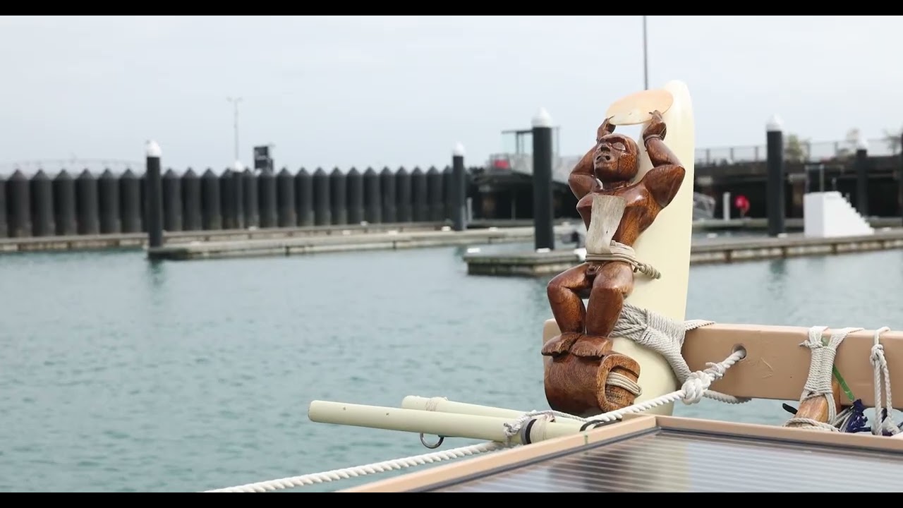 Hōkūleʻa и Hikianalia готовятся к отплытию из Окленда
