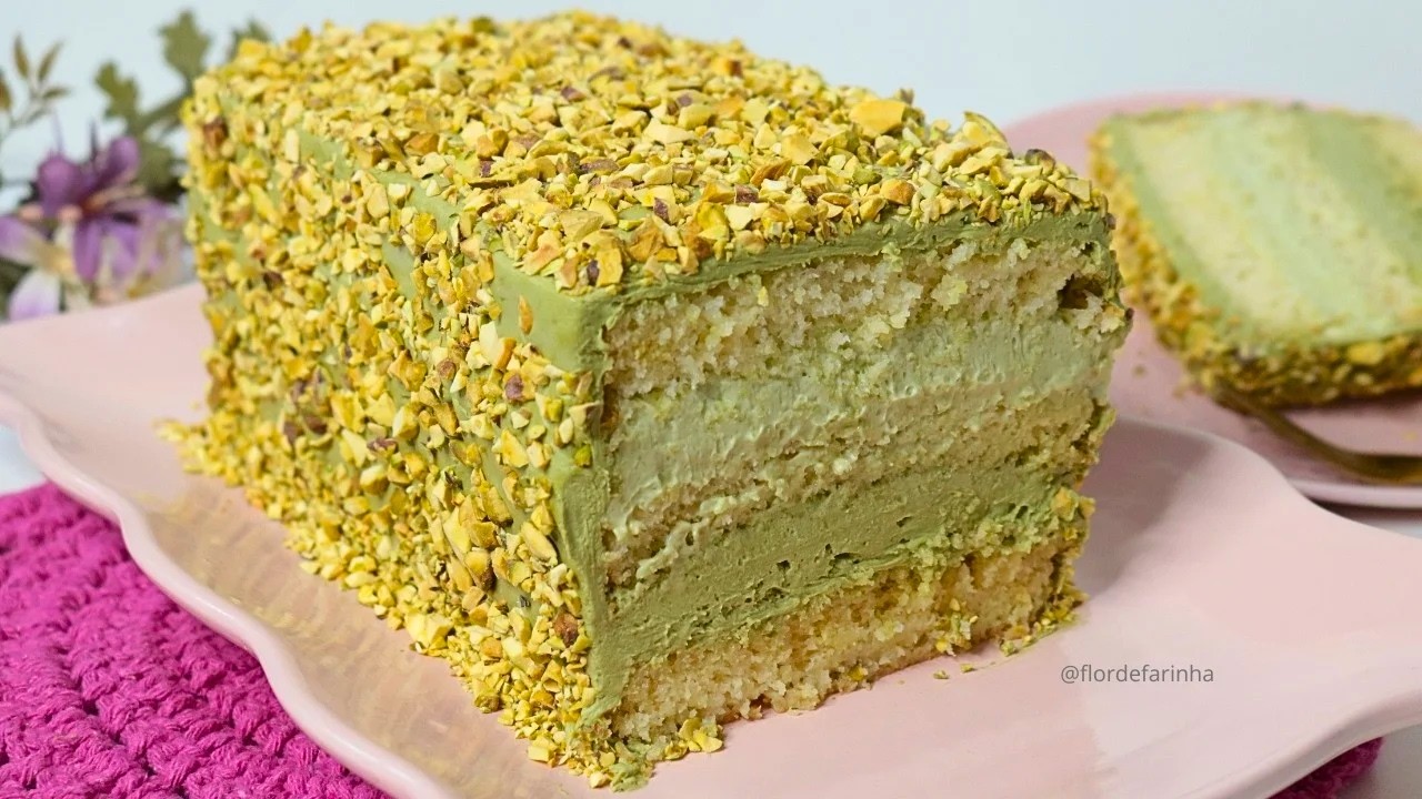 Bolo de Pistache Inspirado na Confeitaria Famosa – Receita Fácil e Saborosa