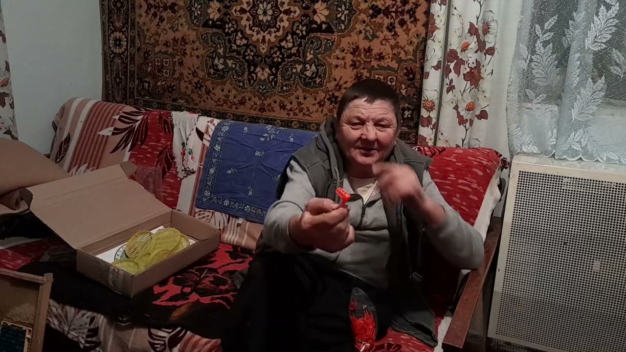 Пасічник на канапі,   підготовка до вєсни продовжуєтся