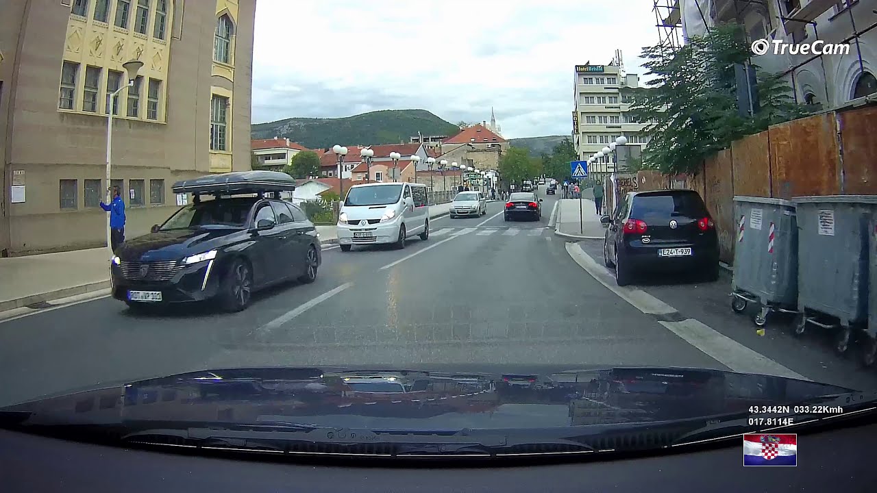 Mostar :  Vožnja sa istočne strane Neretve 🚙 , pa preko mosta 🌉 sa zapadne strane rijeke prema jugu