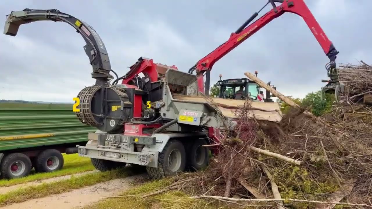 Timelaps 1000HP Holz häckseln 