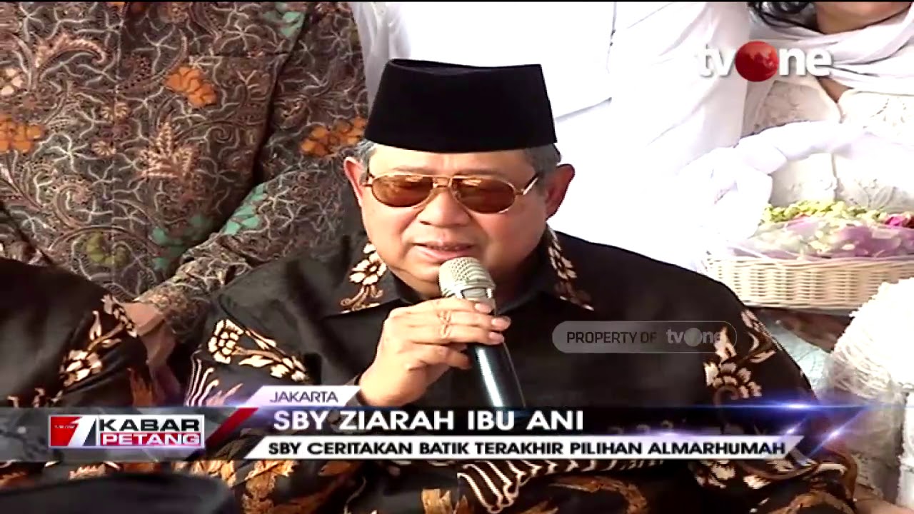 Ziarah ke Makam Ibu Ani, SBY Ceritakan Batik Pilihan Terakhir Sang Istri