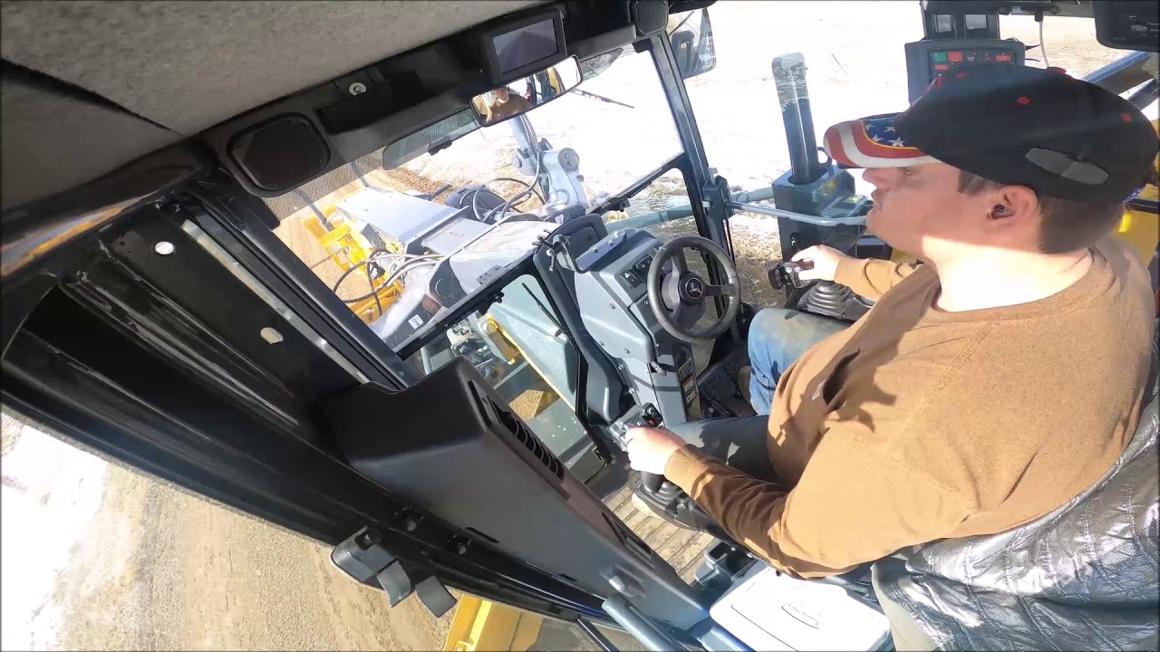 Deere 772GP joysticks operator view