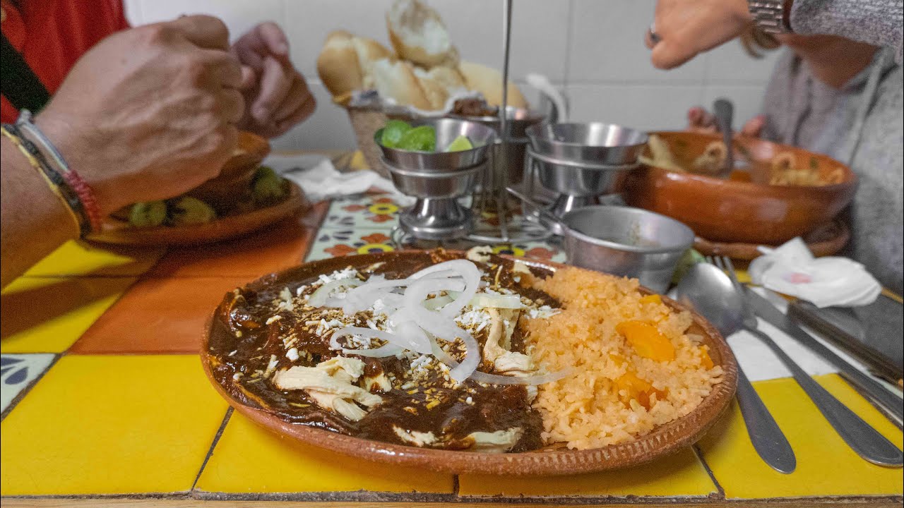 FONDA LUPITA MOLE NUPCIAL, UNA JOYA ESCONDIDA EN EL CENTRO DE LA CDMX.