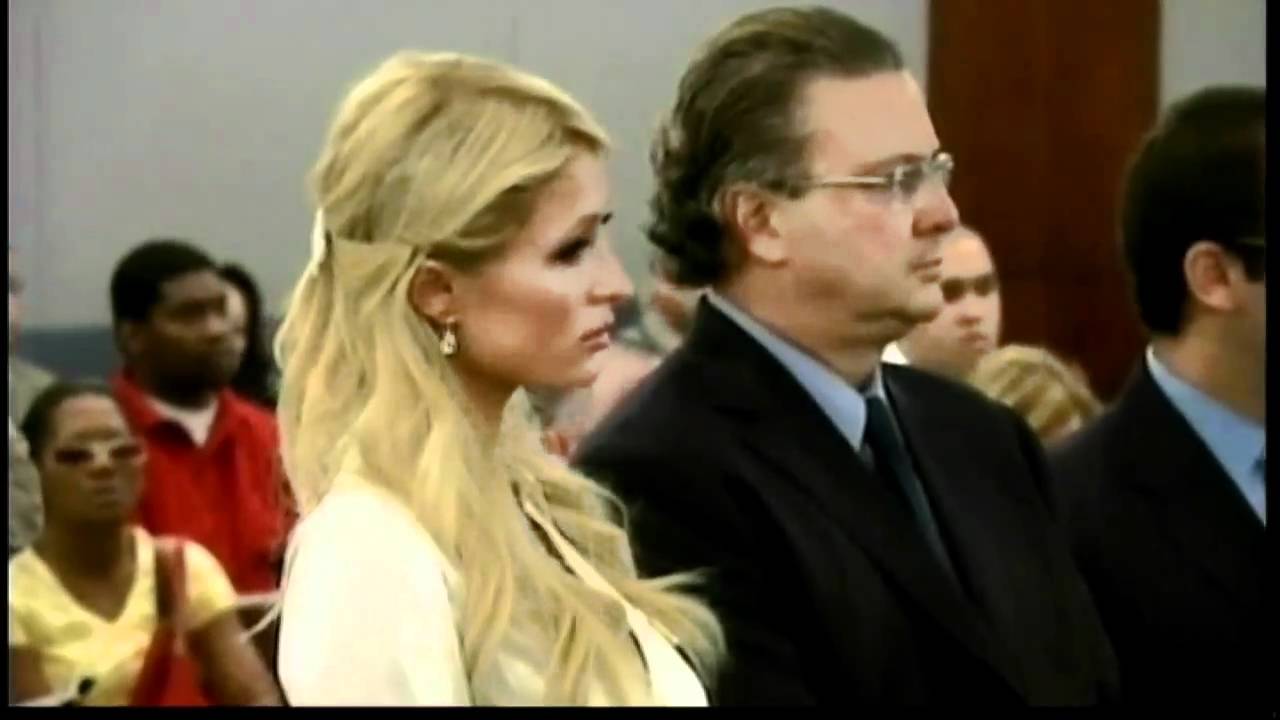 Paris Hilton admits cocaine possession