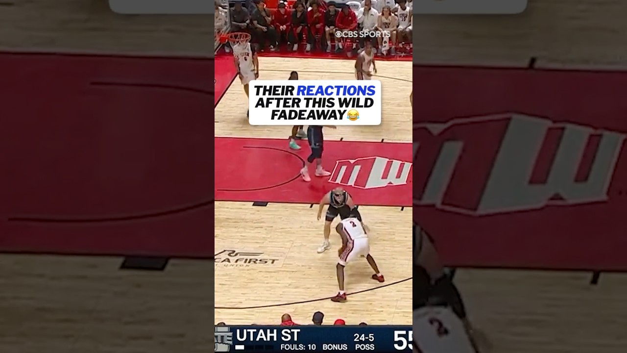 His teammate at the end was loving it 😂 #collegebasketball