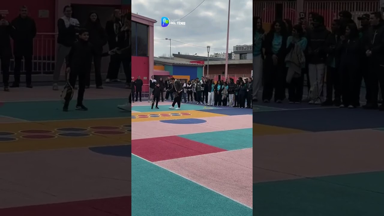&iexcl;PURO TALENTO! Roger Federer visita La Courneuve  para jugar al tenis con los ni&ntilde;os | 📹 @jpatrelle
