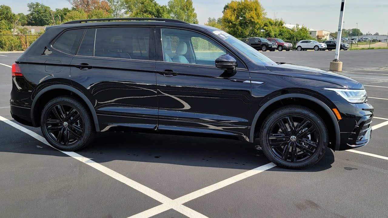 2022 VW Tiguan 2.0T SE R-Line Black Edition 4Motion in Deep Black Pearl w/ Storm Gray Leatherette