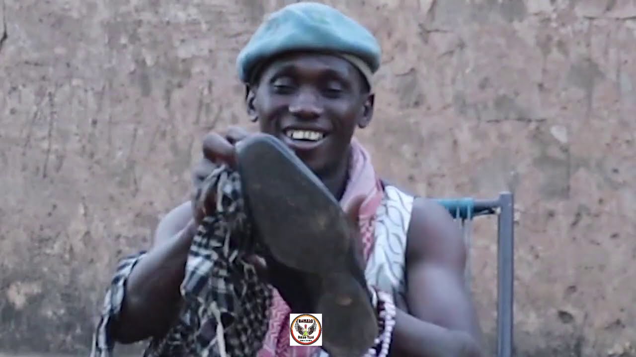 Le Fou Woroli et sa femme se prepare pour l'anniversaire de Barou