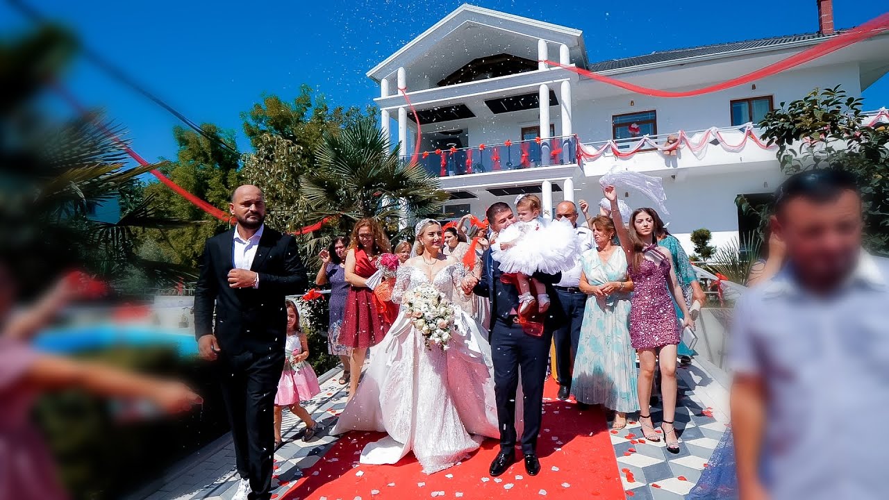 Dhenderri me Vajzen e Vogel shkon per te mar Nusen.Dasma Kamela & Ledjon
