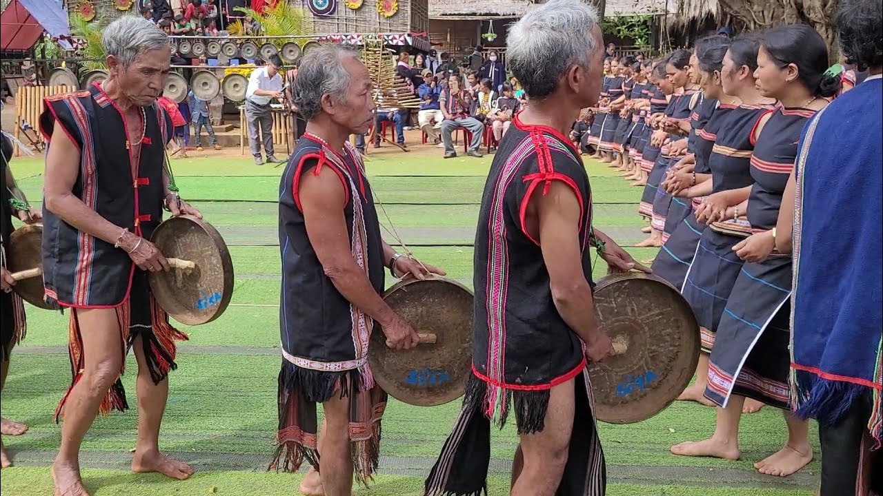 cồng chiêng jrai giao lưu văn hóa truyền thống Chào mừng mùa lúa mới.. làng bồ xã iayok huyện iaGrai
