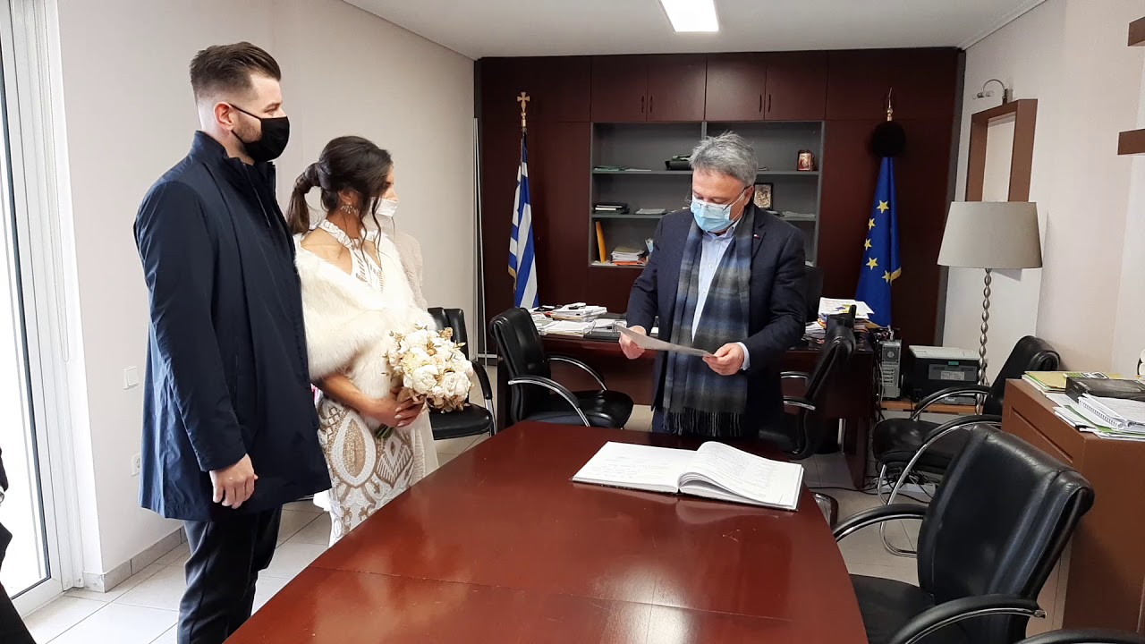 Πολιτικός γάμος Θεοδώρας και Ανδρεα στο Δημαρχείο Ωρωπού από τον Δήμαρχο Γιώργο Γιασημάκη
