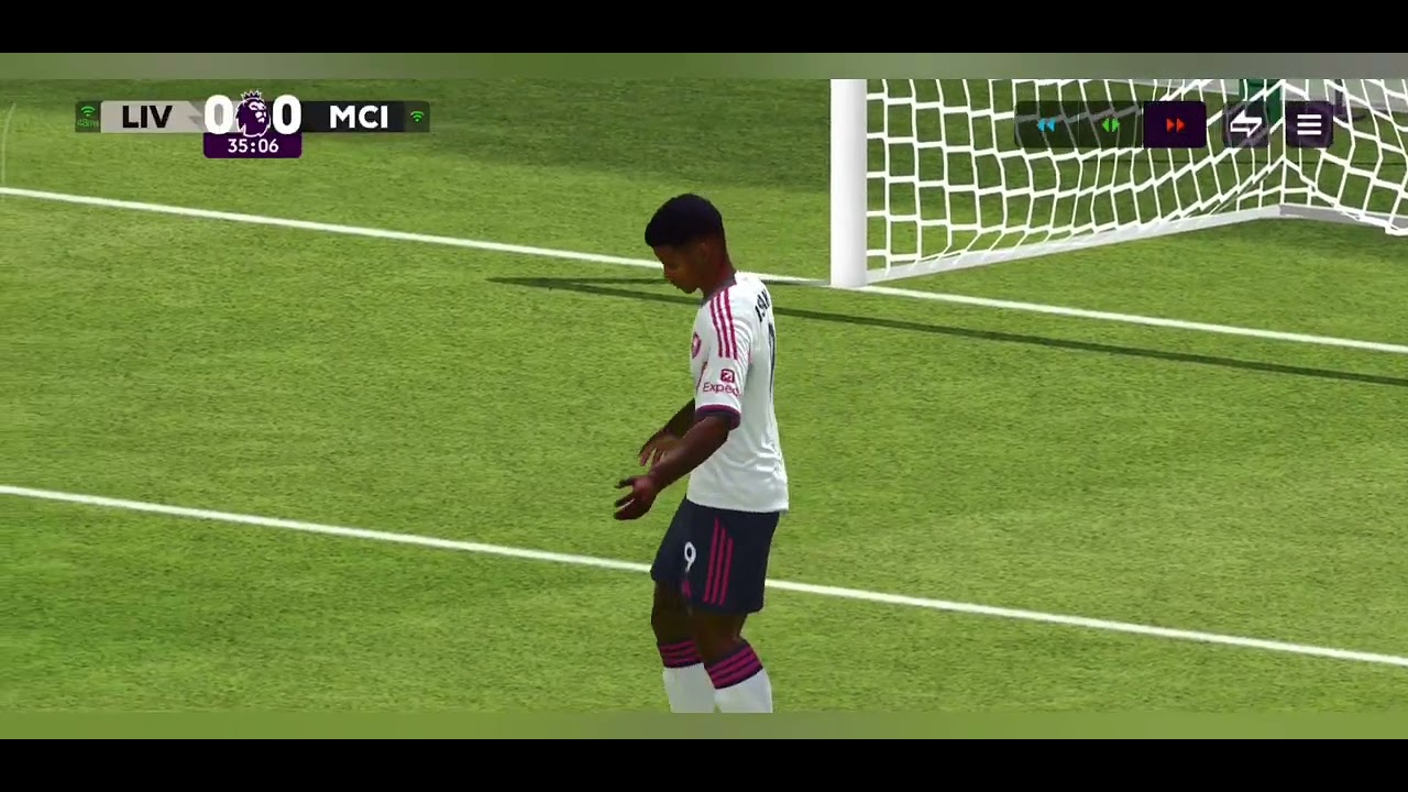 Playing Liverpool vs Manchester city in fc mobile 26