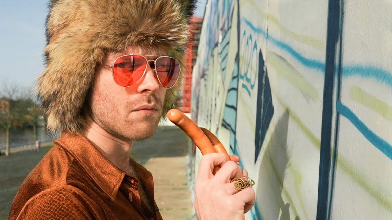 Berlin Wall Sausage Techno