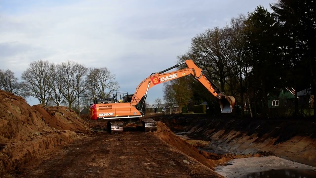 Case CX 300E graafmachine - Dunnewind Groep