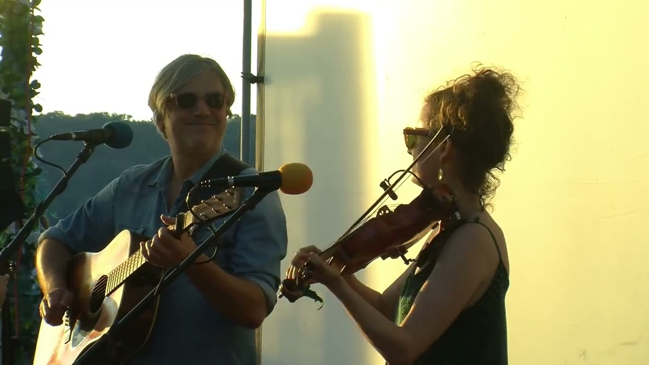 On Air Concert: Liz Hanley and Jefferson Hamer