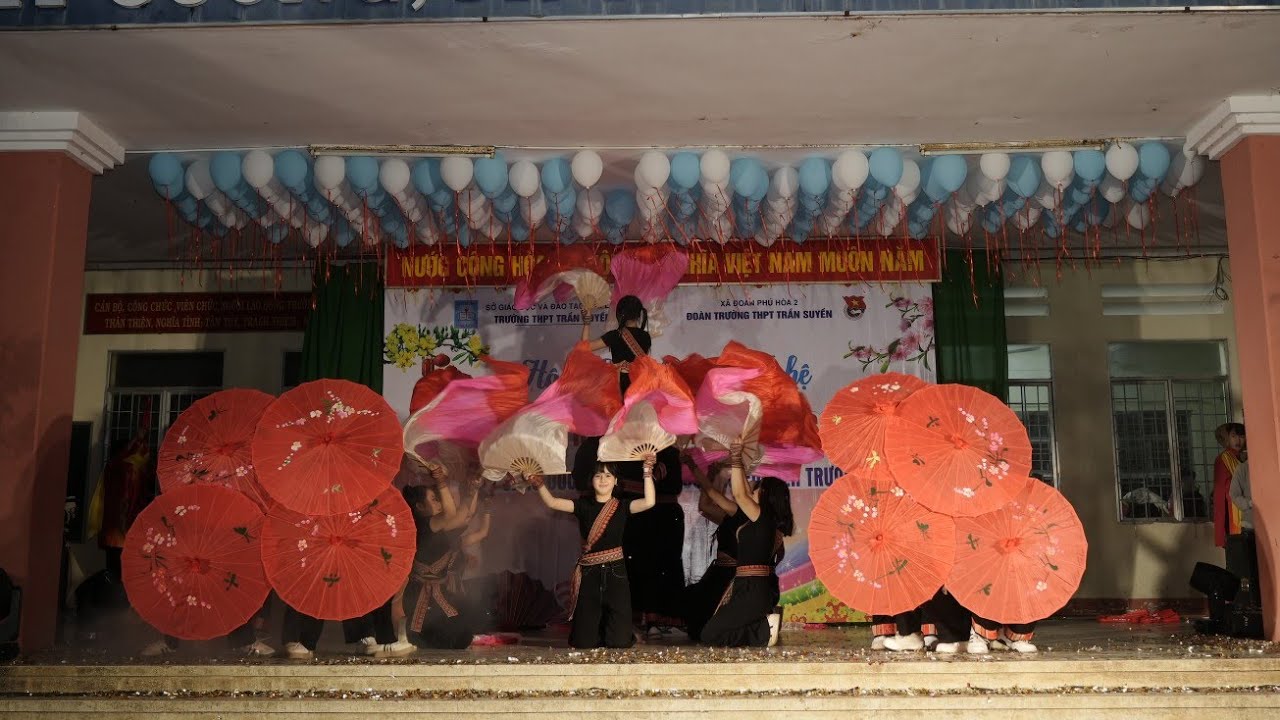 Nhảy  MASHUP HOÀNG THÙY LINH_chủ đề Mừng Đảng Mừng Xuân- Chi đoàn 11A2 /2026 @HoangThuyLinh1108 