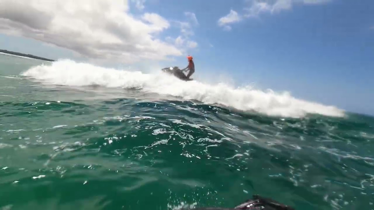 BCs back Messy small waves Sept 2025