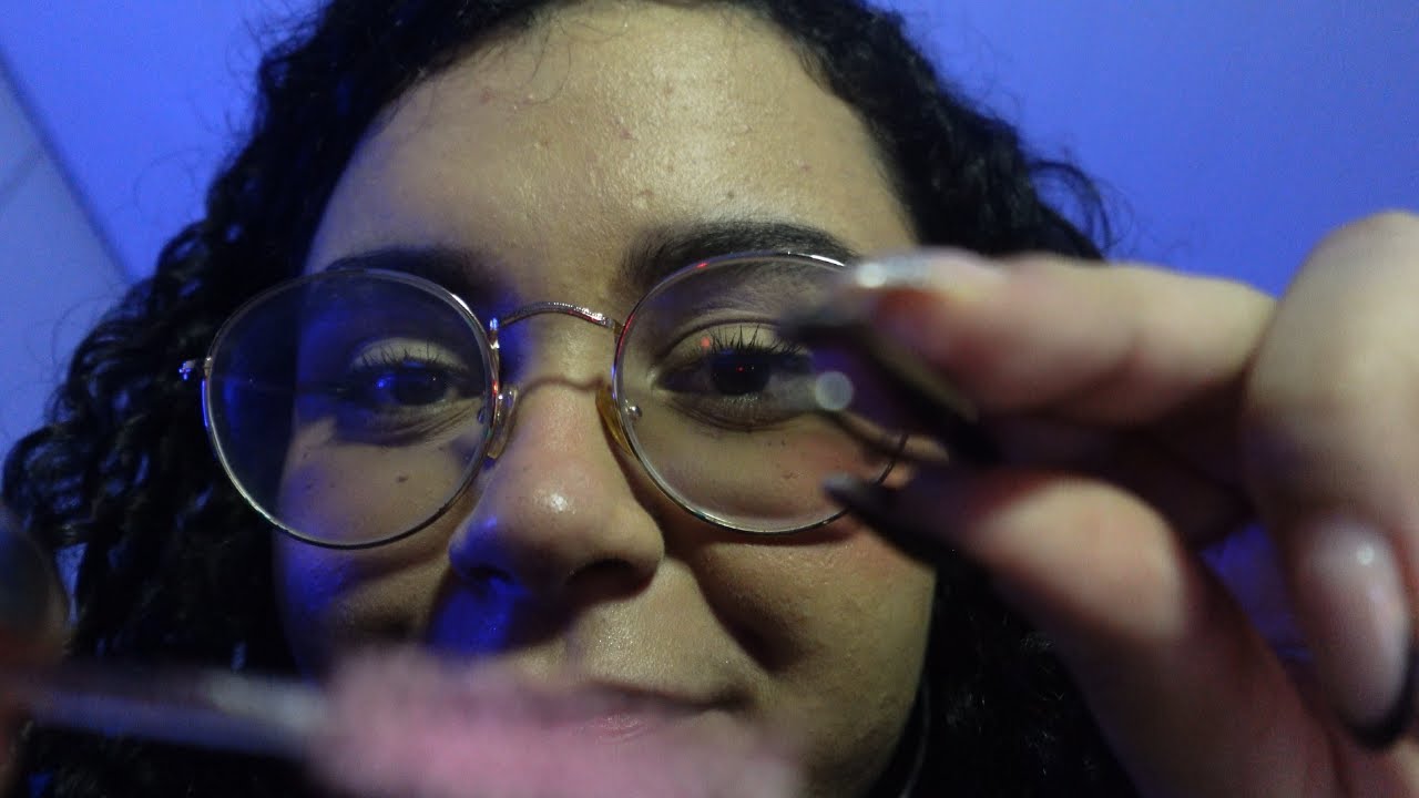 ASMR FAZENDO SUA SOBRANCELHA BEM DELICADA COM SOM DE CHUVA!