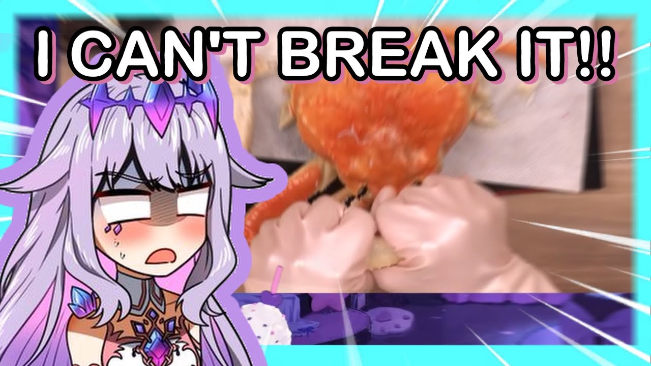 Biboo tries to break a crab leg for 4 minutes 💀