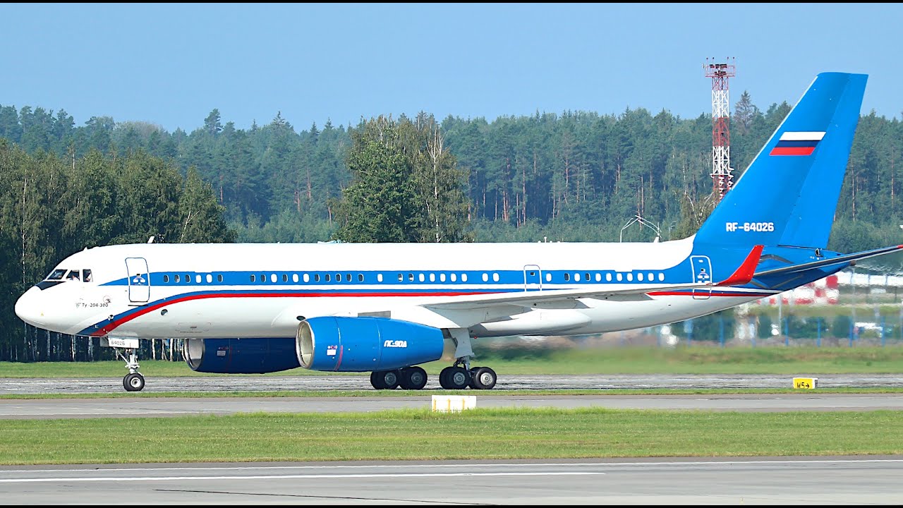 Туполев Ту-204 приземляясь поздно включил реверс и распугал всех птиц в аэропорту.