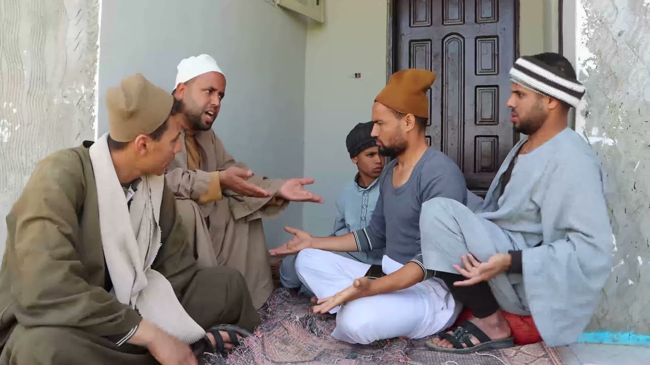 حرامى مجنون يسرق القمح فى النهار ولكن اهل البلد قفشوه ولعوا فيه