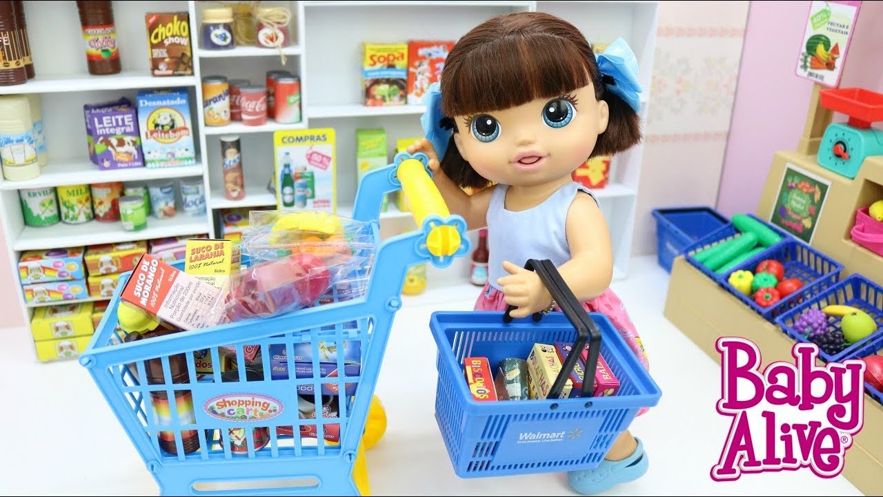 ALICE FOI NO MERCADO FAZER COMPRAS COM A MAM&Atilde;E