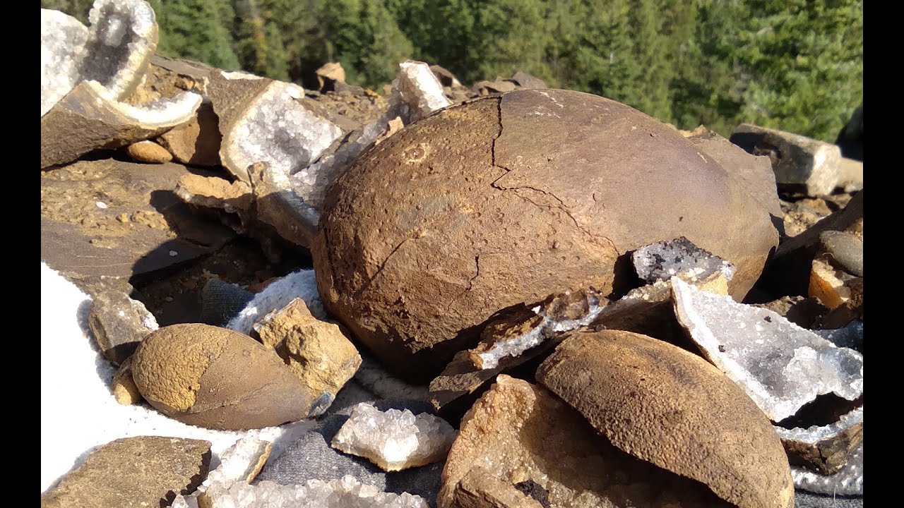 Multiple GEODES Found  Washington Crystal Collecting