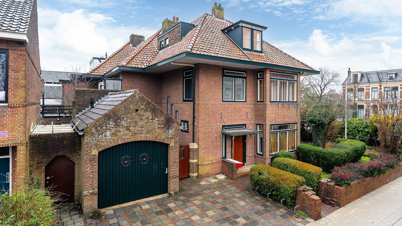 Imposante stadsvilla op mooie hoeklocatie nabij de Schrans in Leeuwarden - Makelaardij Friesland