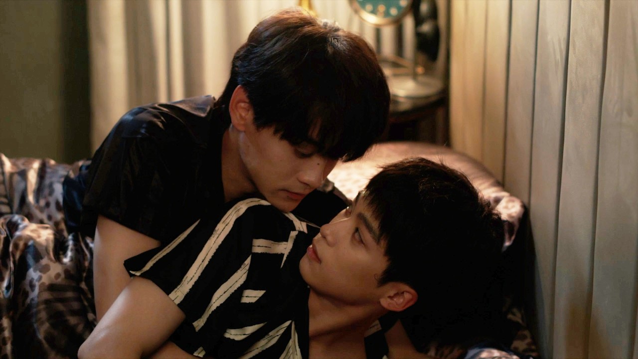 Boy pours out his heart,and CEO melts instantly, kissing him fiercely,holding him tight in his arms.
