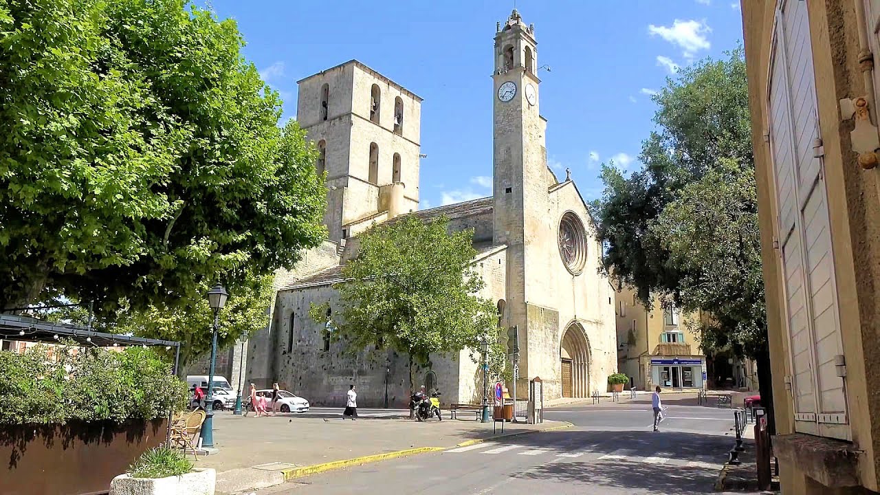 A nice day in Forcalquier, Provence, France (videoturysta.eu)