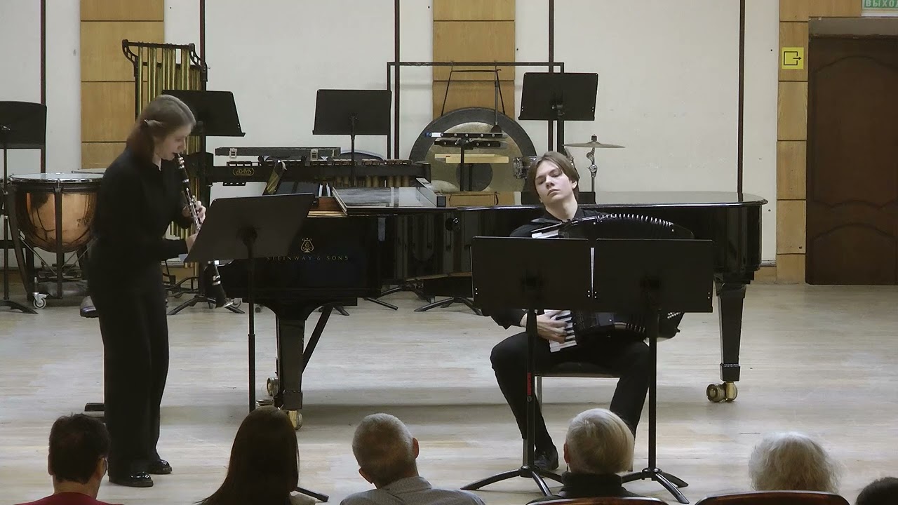 К. Сен-Санс Соната ми-бемоль мажор, 1 часть. Исполняет Алёна Минц и Владимир Бандылко