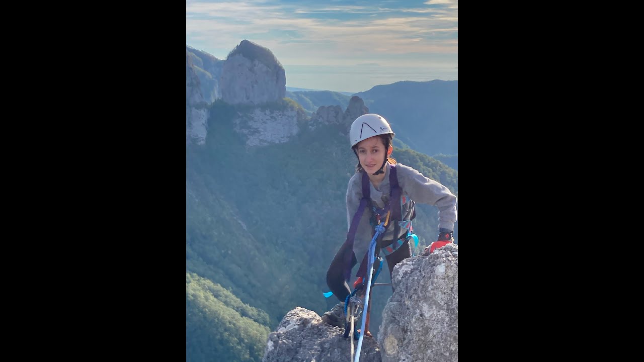 Pania Forata. Salita in vetta con Laura dalla ferrata Salvadori.