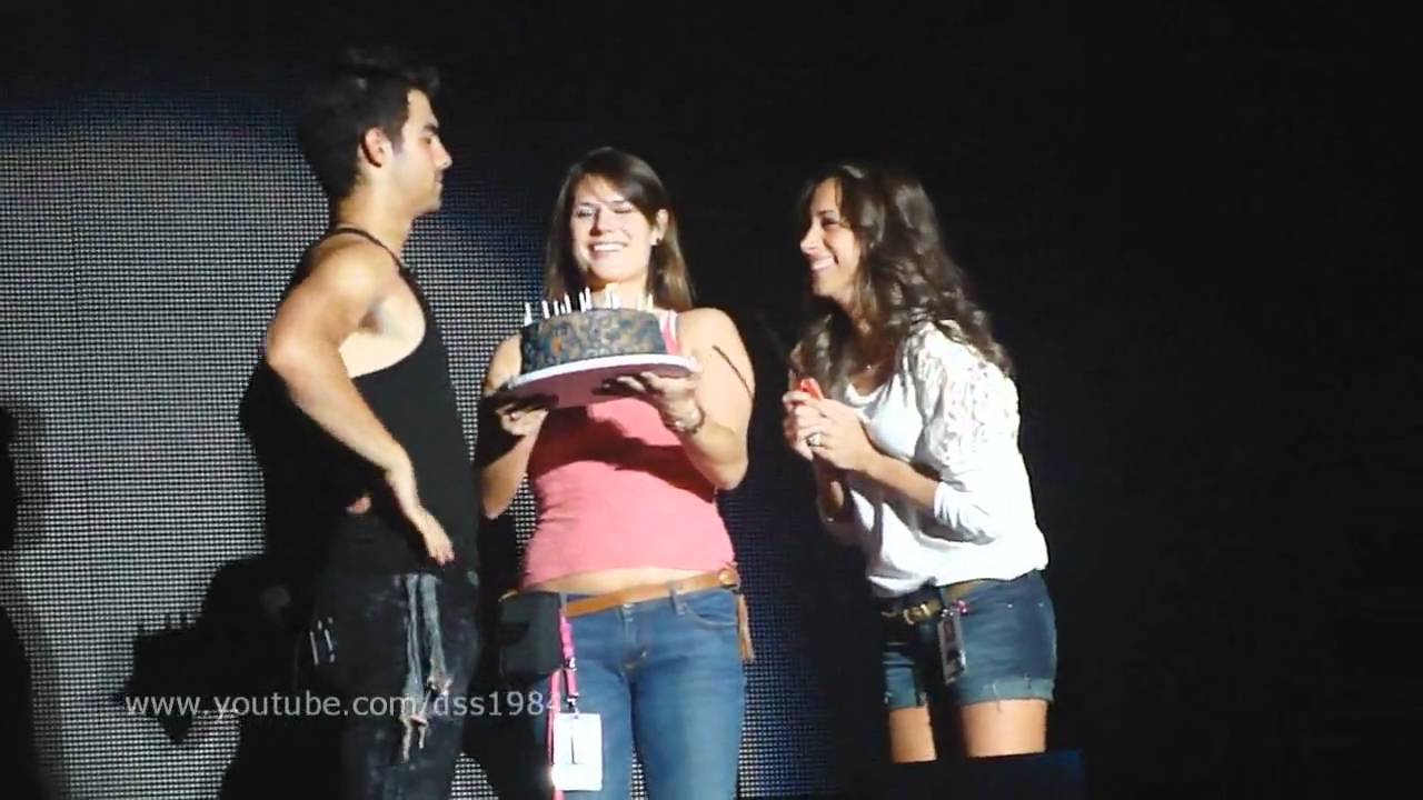 Camp Rock Tour Hershey - Singing Happy Birthday to Joe